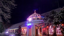 Zdjęcia miasteczka Polanica-Zdrój zimową nocą